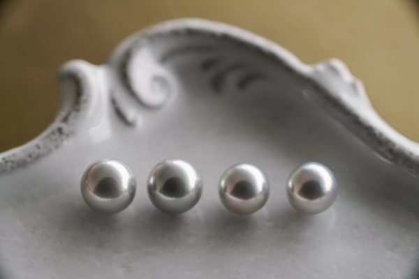 オーロラ 真多麻 花珠 本真珠 イミテーションパール 磨き 貝パール 比較